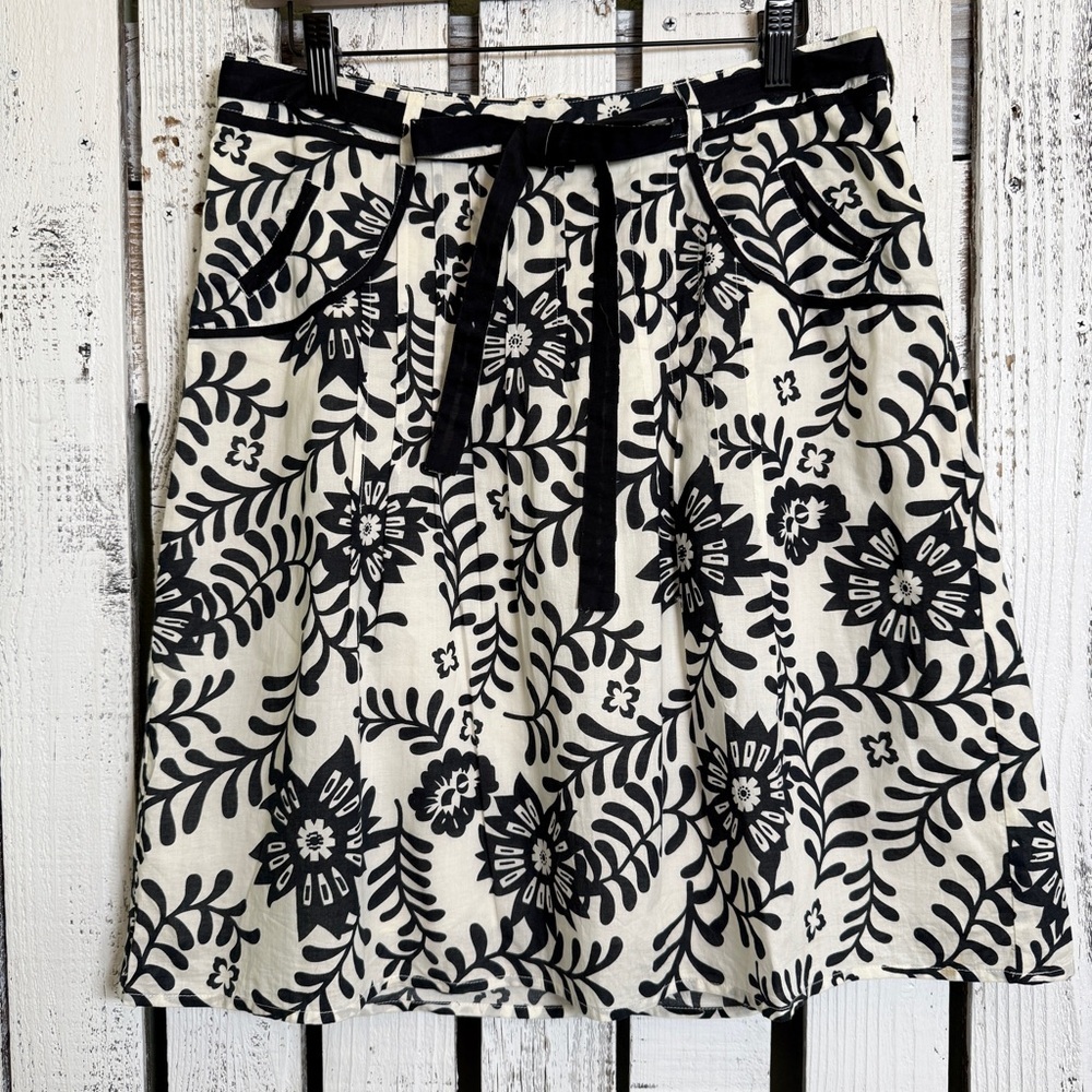 Hillard & Hanson Floral Boho Pleated Skirt Black White Size 4 KneeLength Cottage